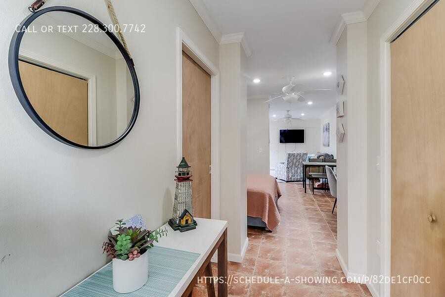 176 176 Markham DriveBungalow - Photo 2 of 10