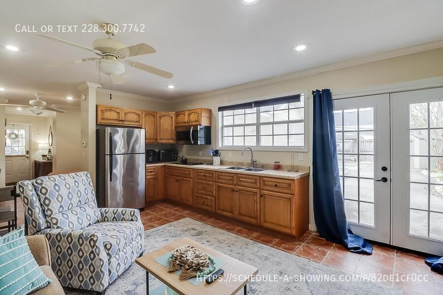 176 176 Markham DriveBungalow - Photo 6 of 10