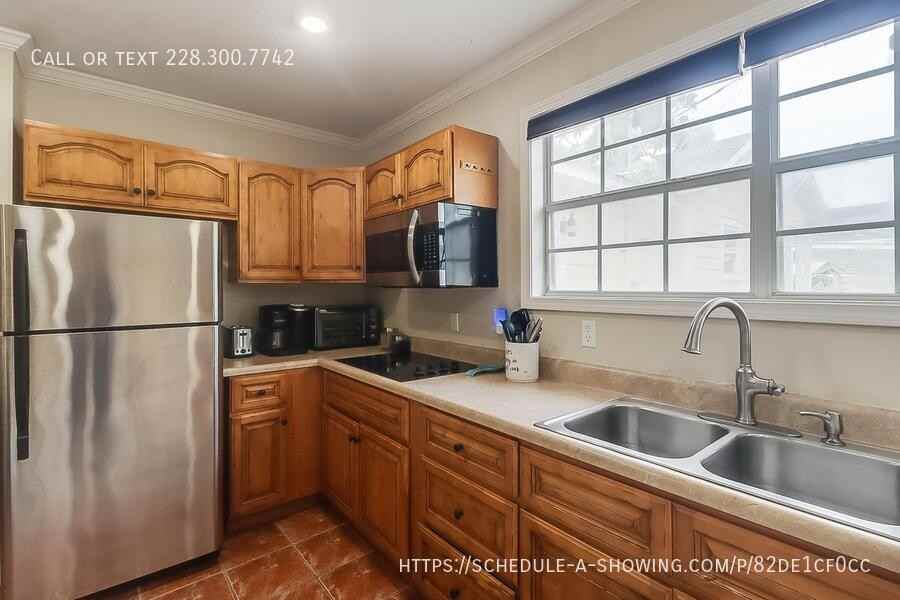 176 176 Markham DriveBungalow - Photo 7 of 10