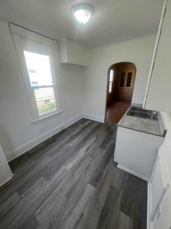 415 William St - Photo 3 of 9
