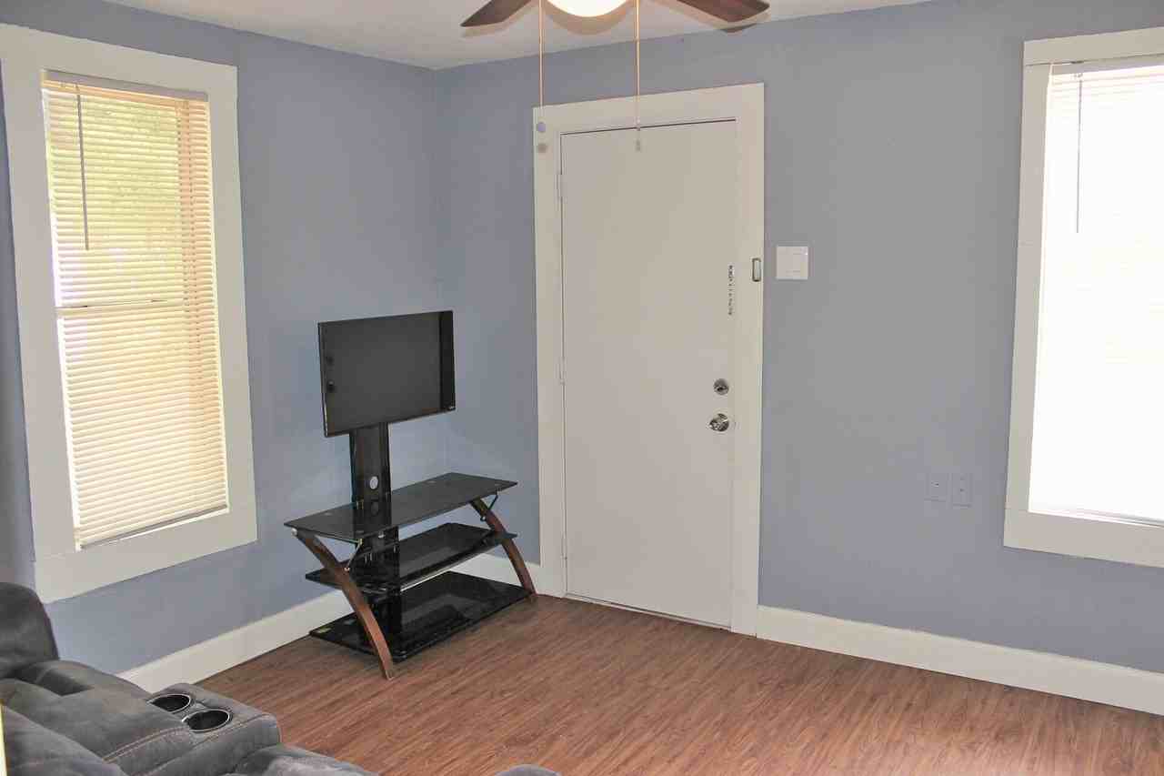 1312 East Alamo Street Unit A - Photo 5 of 7