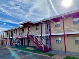 featured image of 401 E 5th St