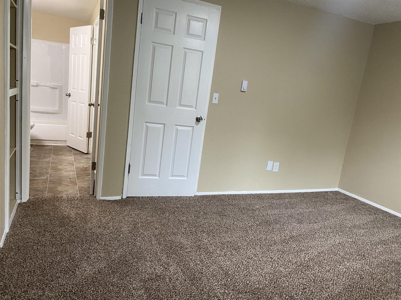 Riverside Manor - Photo 2 of 50