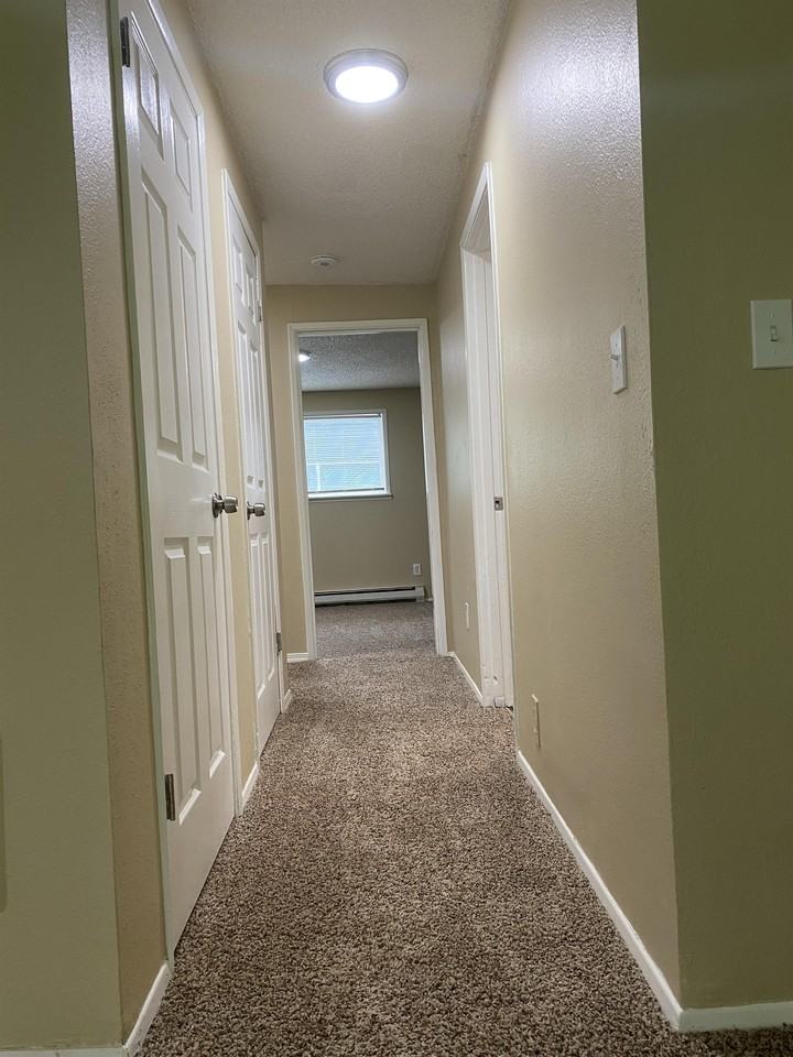 Riverside Manor - Photo 4 of 50