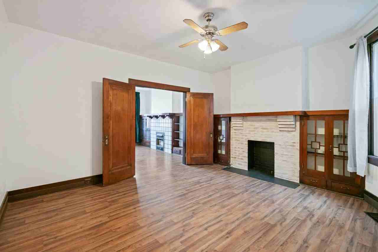 819 Broadway Avenue - Photo 3 of 15