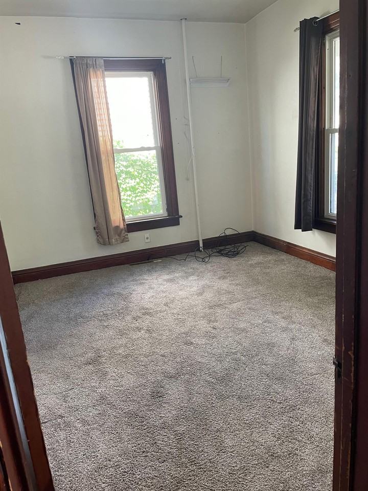 1264 University Avenue - Photo 2 of 7