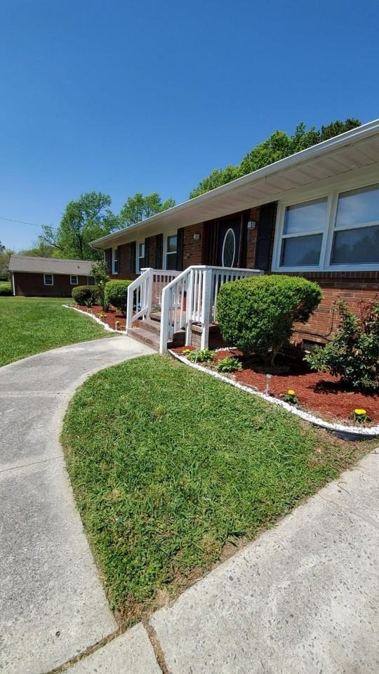 123 Lester Ct - Photo 2 of 24