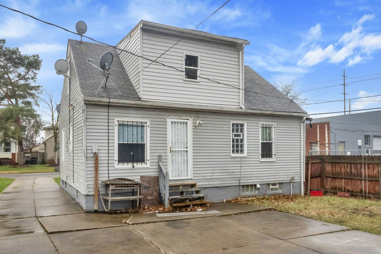 1631 Avalon Road - Photo 2 of 12