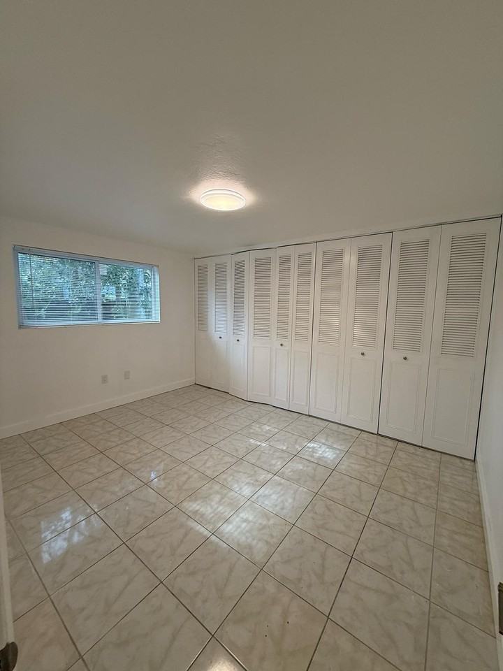 60 Northwest 161st Street - Photo 6 of 13