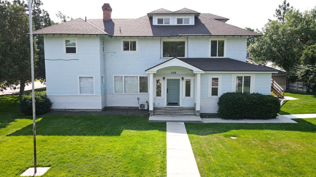 108 18th Avenue South - Photo 2 of 24