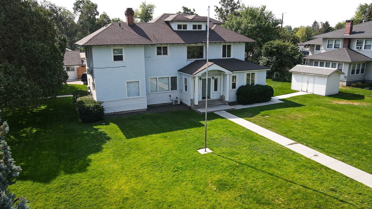 108 18th Avenue South - Photo 3 of 24