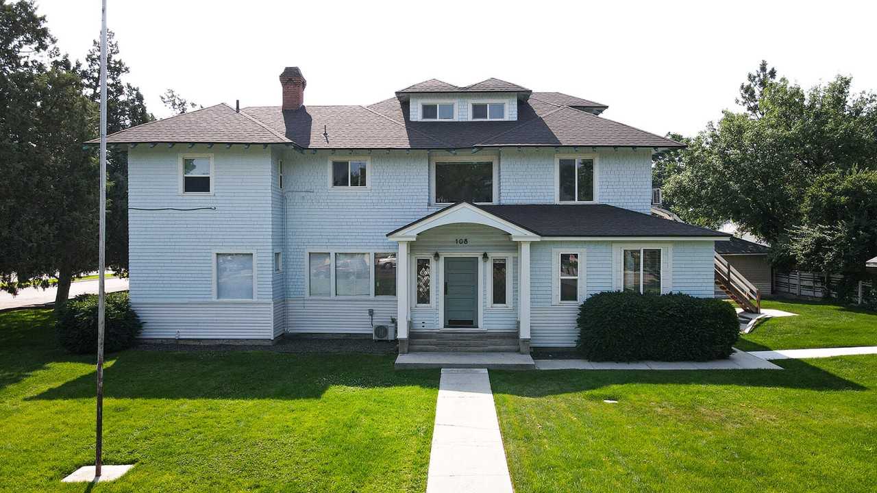 108 18th Avenue South - Photo 4 of 24