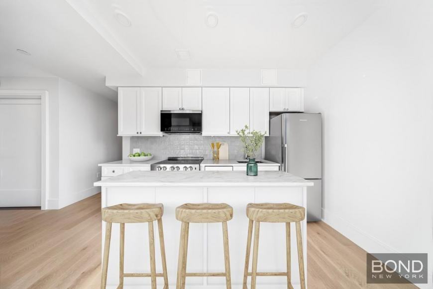 865 Rogers Avenue - Photo 3 of 5