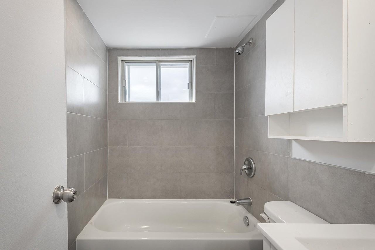 4050 Boul Rosemont - Photo 2 of 13