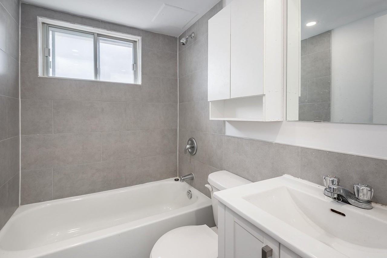 4050 Boul Rosemont - Photo 3 of 13