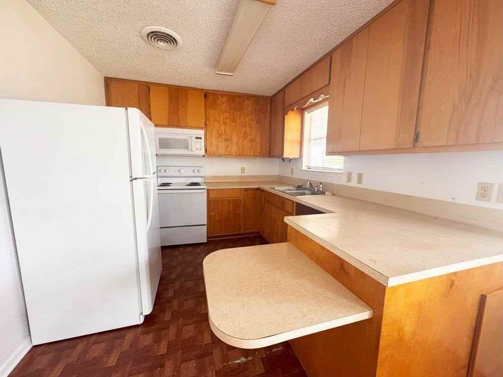 106 Logan Drive - Photo 4 of 13