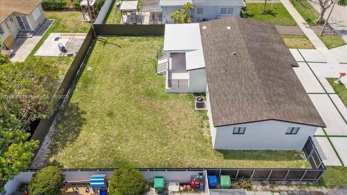 7750 Southwest 17th Terrace - Photo 2 of 36