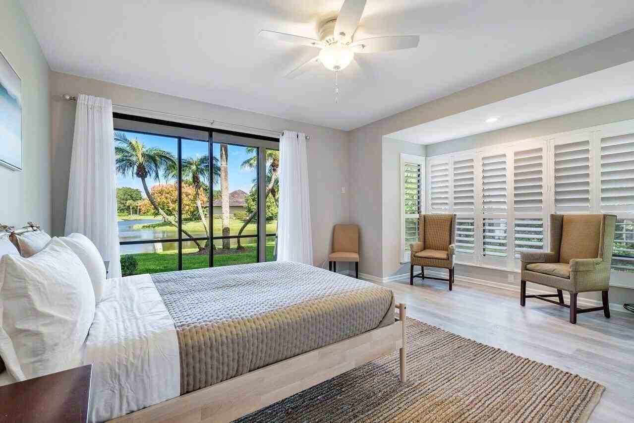 11842 Pebblewood Dr #102 - Photo 3 of 16