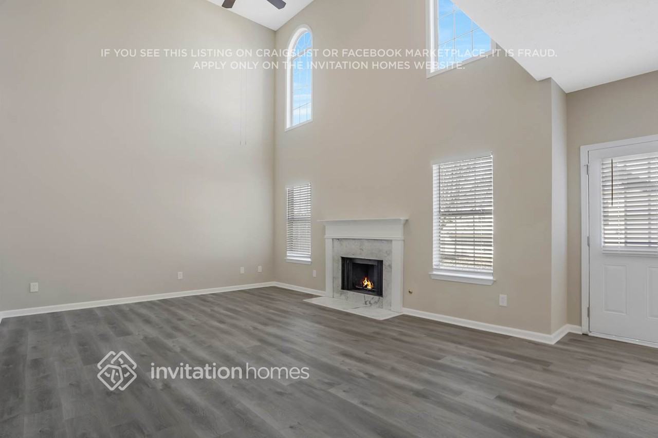 958 Ashton Oak Cir - Photo 2 of 17