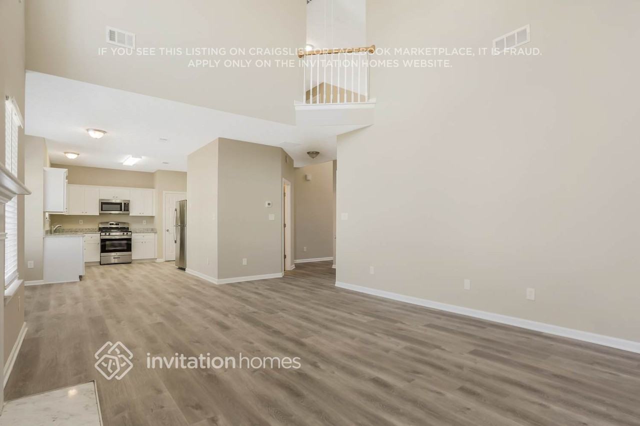 958 Ashton Oak Cir - Photo 3 of 17