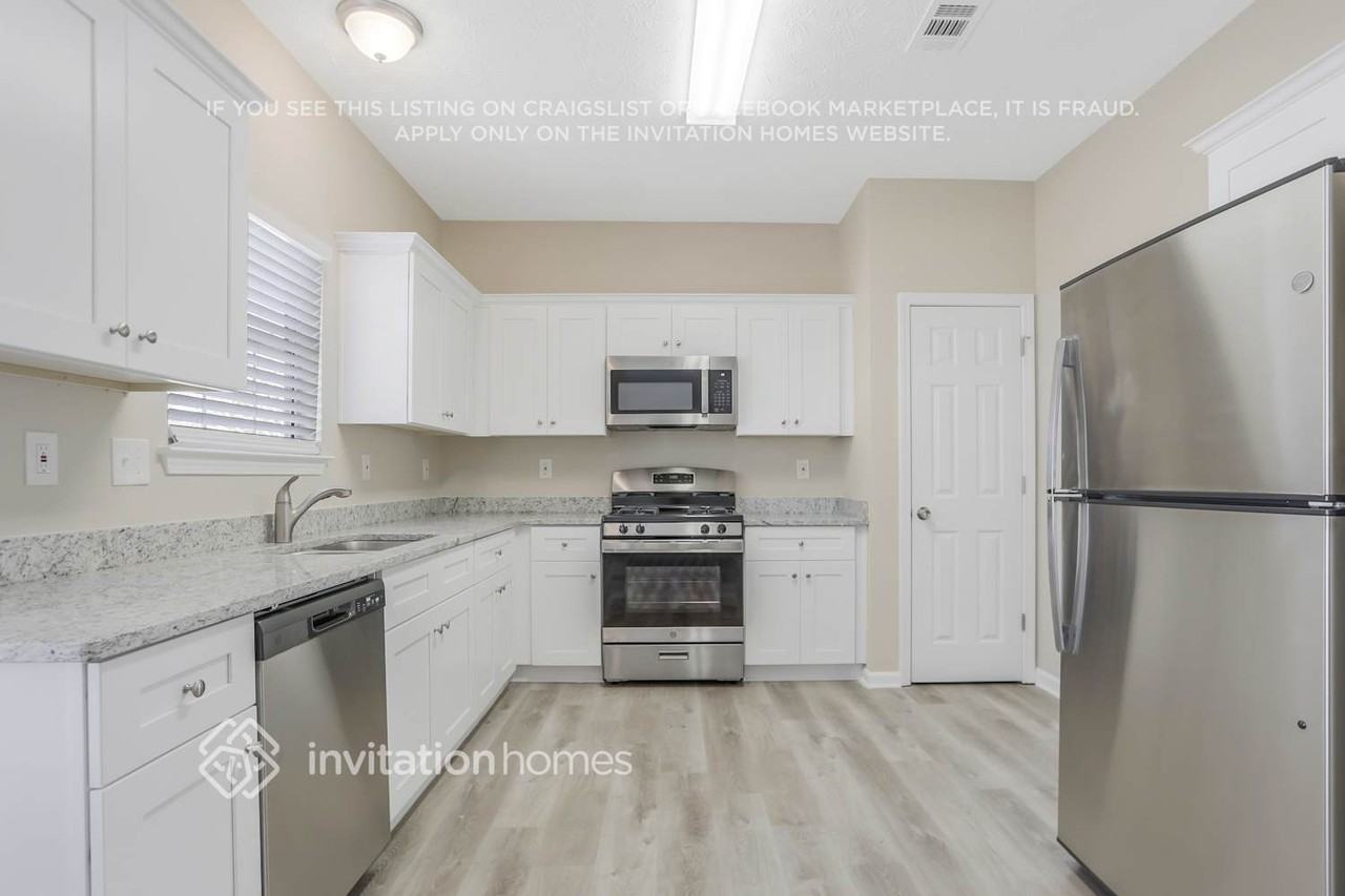 958 Ashton Oak Cir - Photo 5 of 17