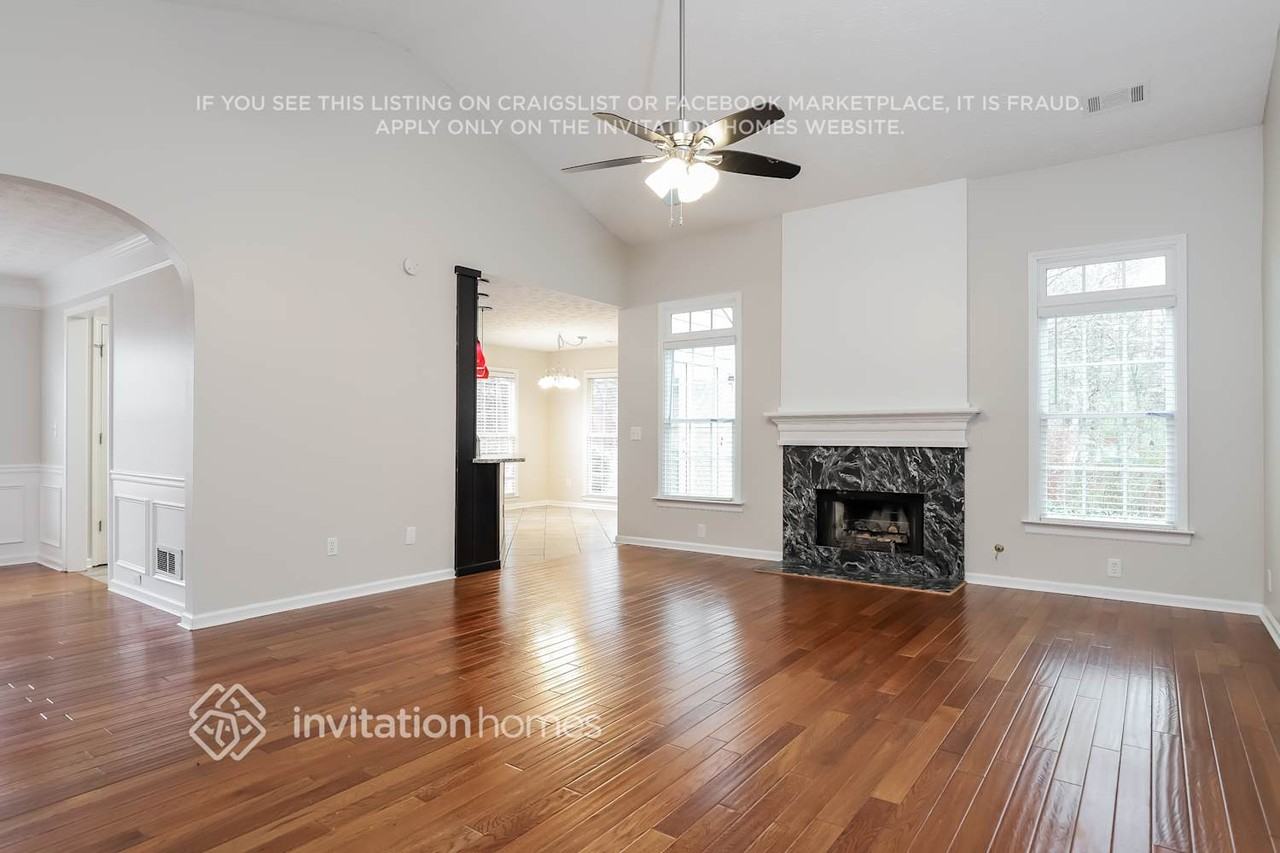 1765 Clayton Cir - Photo 2 of 16