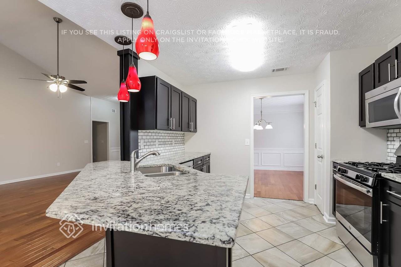 1765 Clayton Cir - Photo 5 of 16