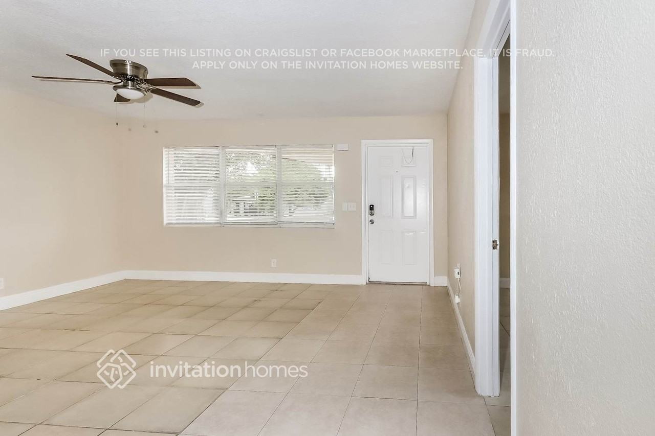 5670 S 38th Ct - Photo 5 of 17