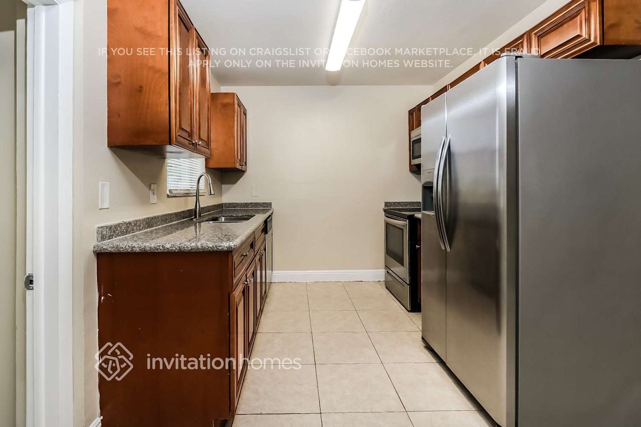 5670 S 38th Ct - Photo 6 of 17