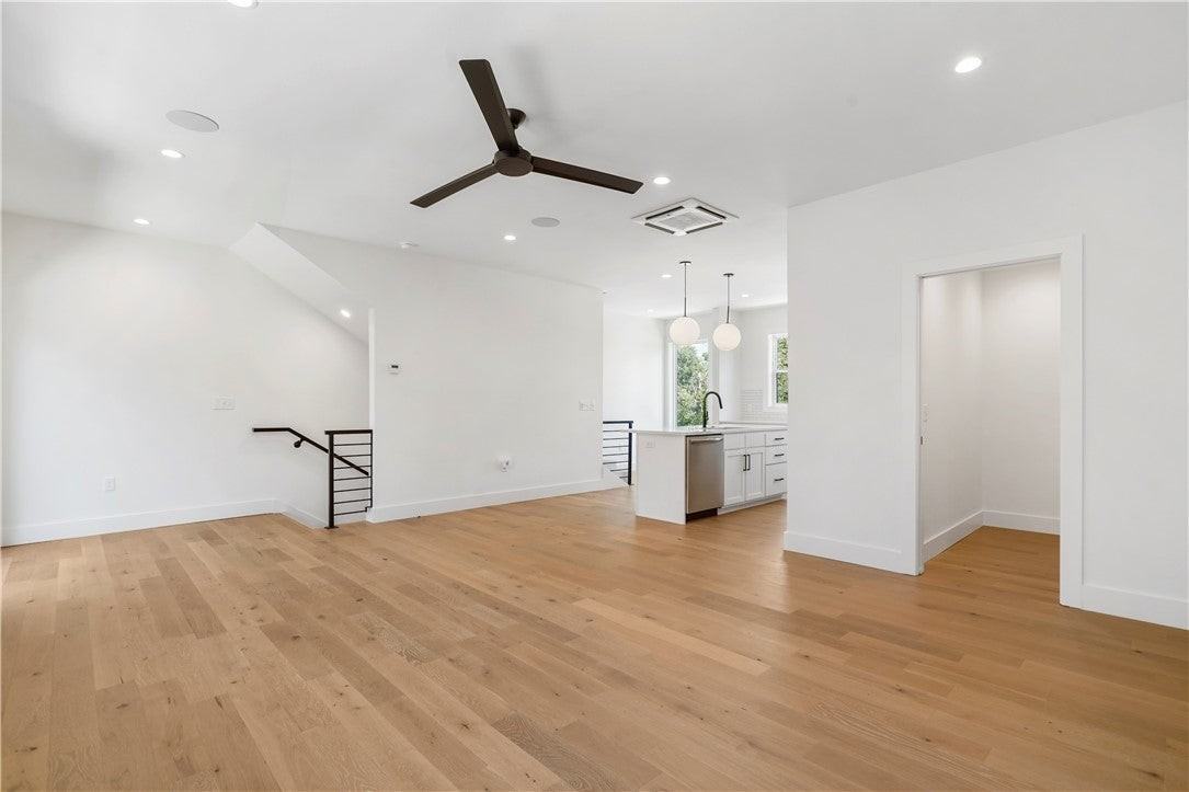 619 Sw 7th St - Photo 2 of 24