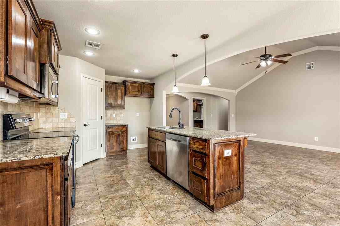 2907 Sw Tanglewood Ave - Photo 7 of 25