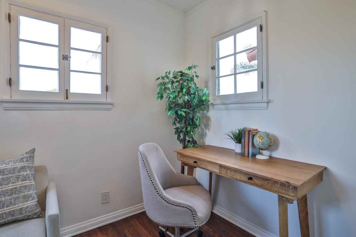 4231 Angeles Vista Blvd - Photo 3 of 49