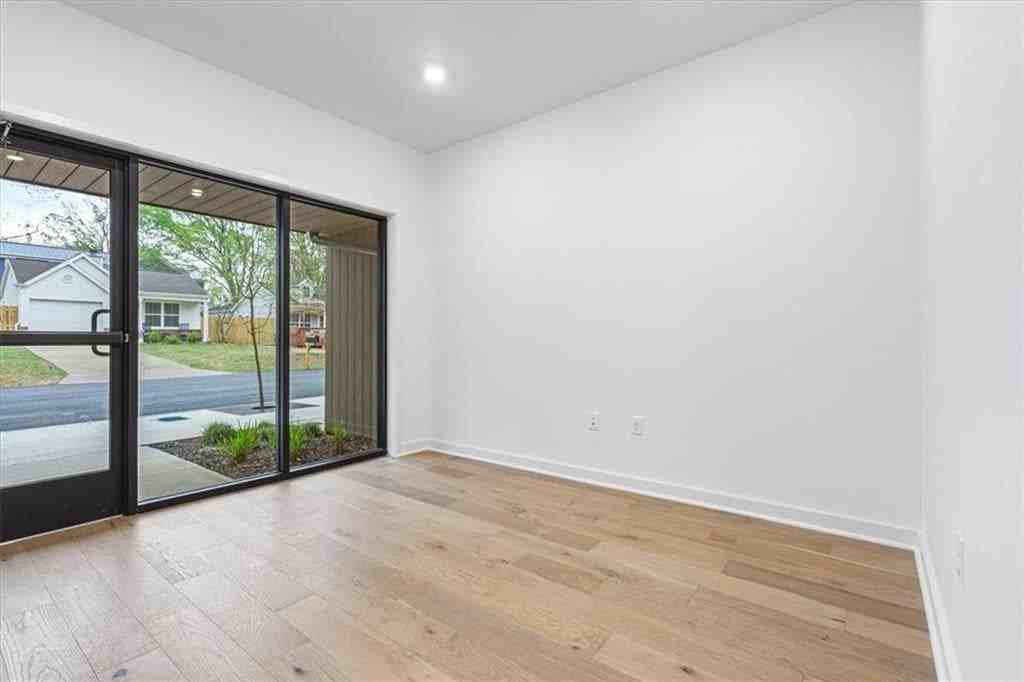 400 Se G St - Photo 4 of 23