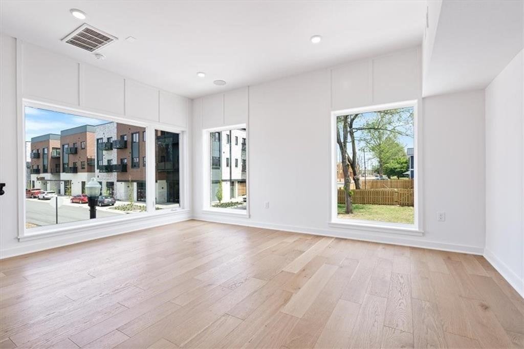 400 Se G St - Photo 6 of 23