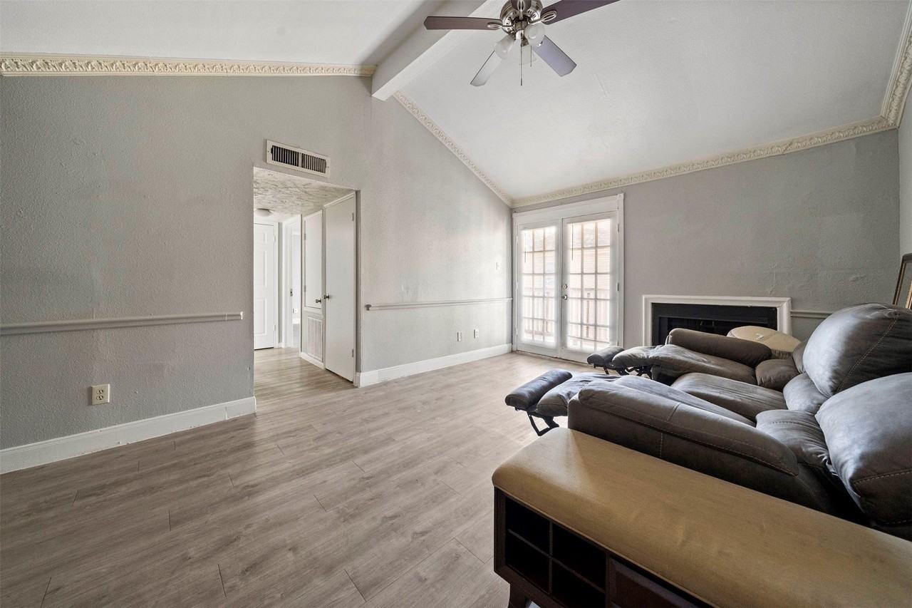 10211 Sugar Branch Dr - Photo 3 of 21