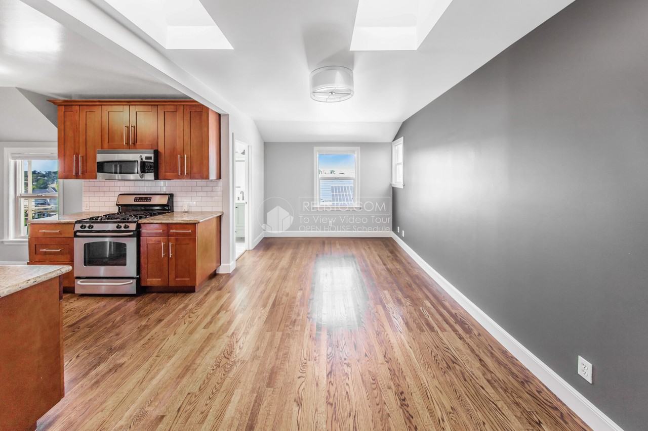 945 Stanyan St #3 - Photo 2 of 10