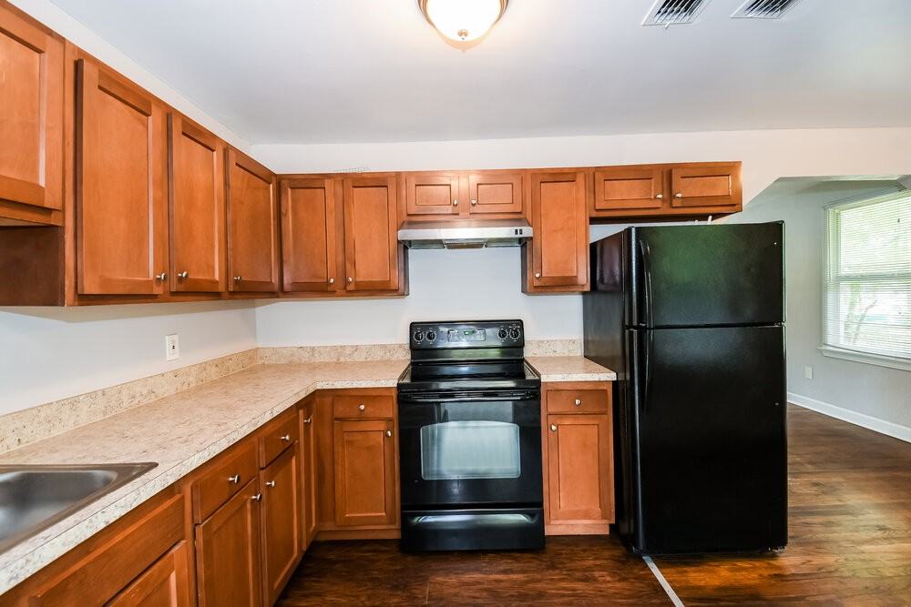 2448 Ellington Ave - Photo 6 of 16