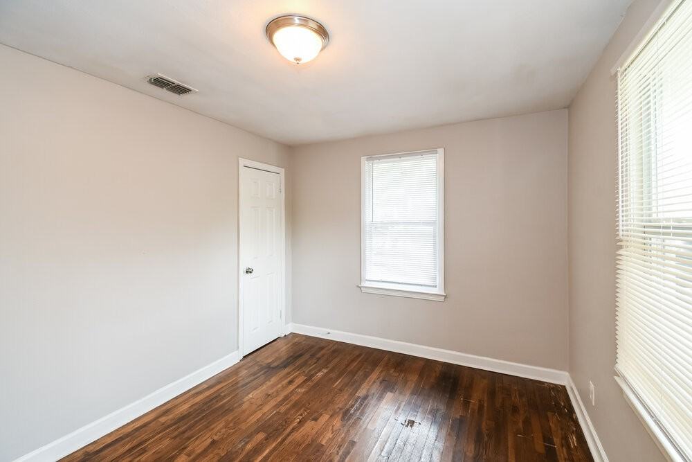 2448 Ellington Ave - Photo 7 of 16