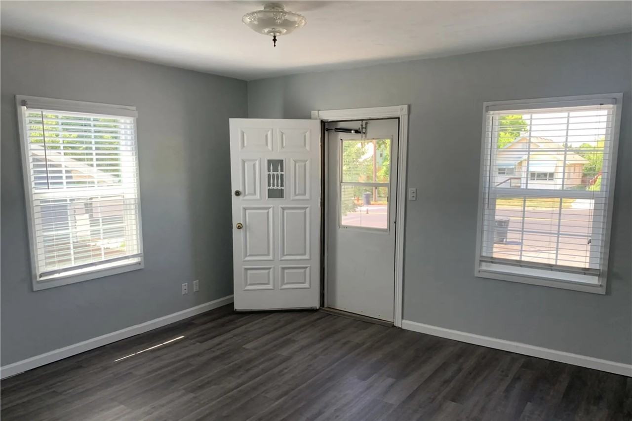 452 E 700 N - Photo 2 of 9