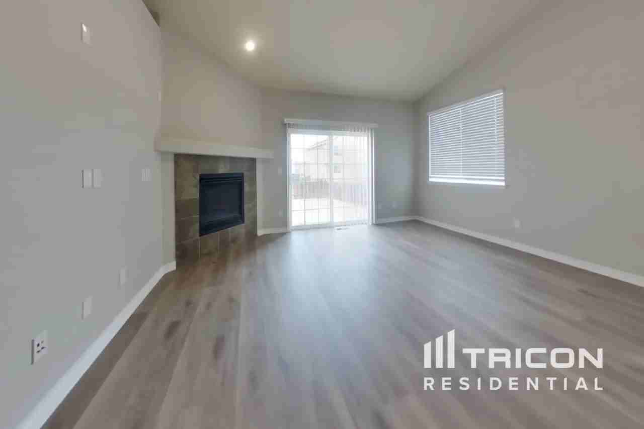 25951 E 3rd Pl Aurora CO - Photo 2 of 15