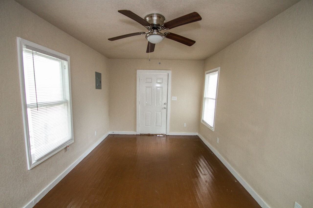 930 Poinsettia - Photo 6 of 19