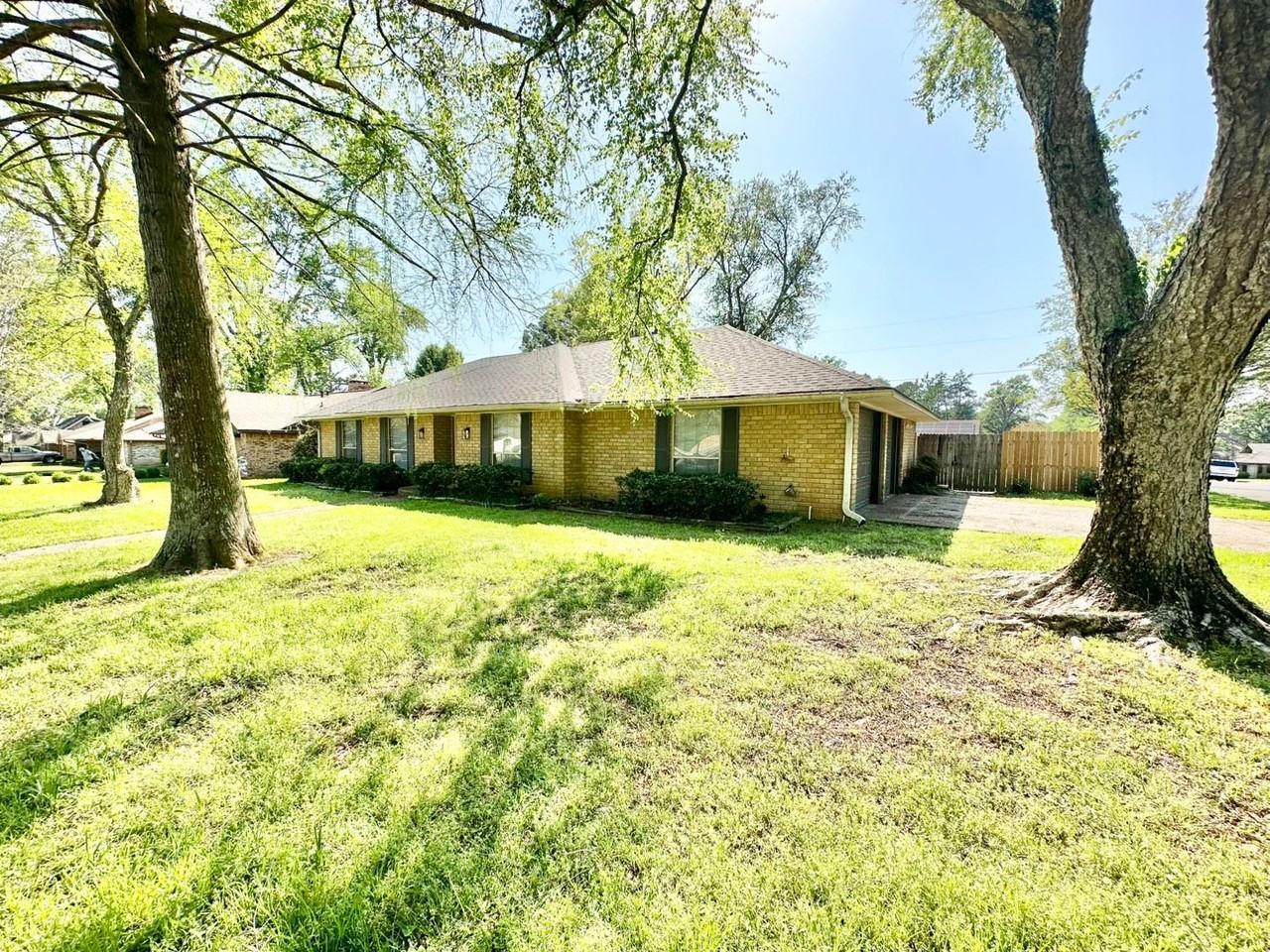 6101 Wilshire Dr - Photo 2 of 33