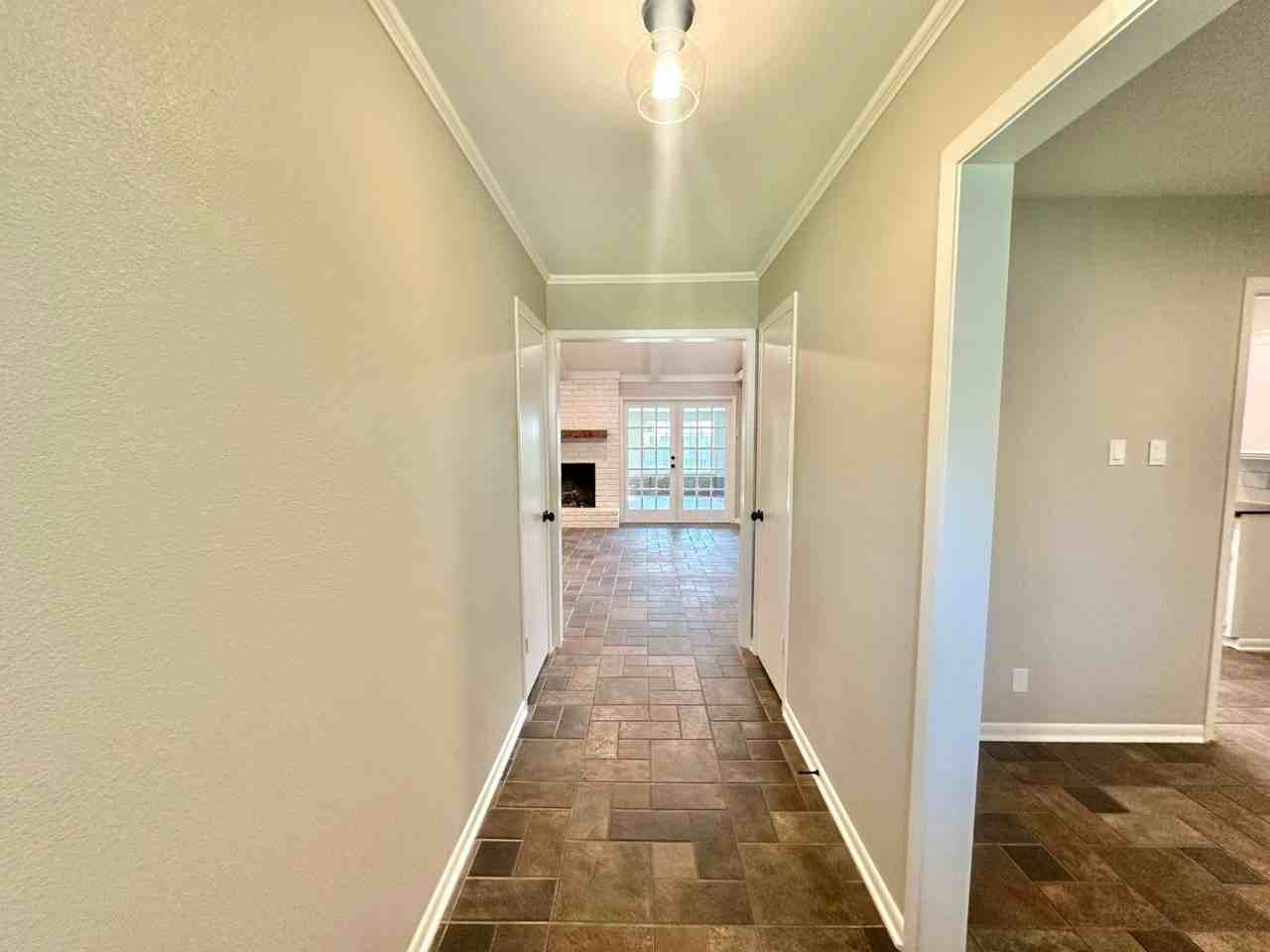 6101 Wilshire Dr - Photo 3 of 33