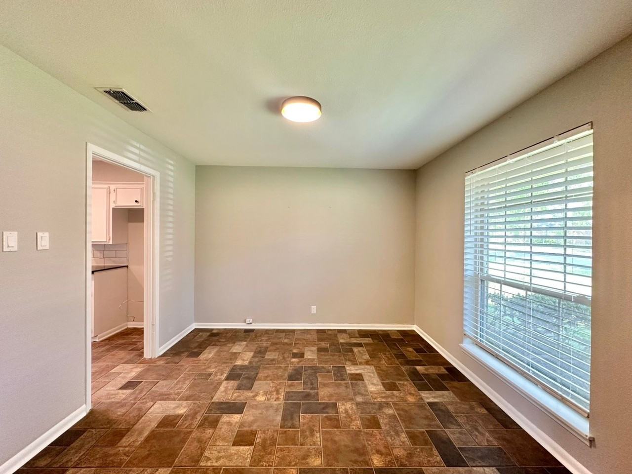 6101 Wilshire Dr - Photo 4 of 33