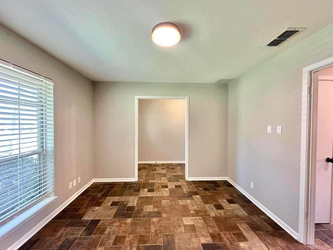 6101 Wilshire Dr - Photo 5 of 33