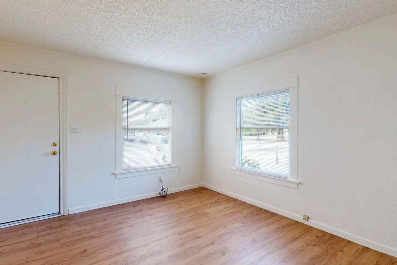 518 2nd Ave S - Photo 2 of 10