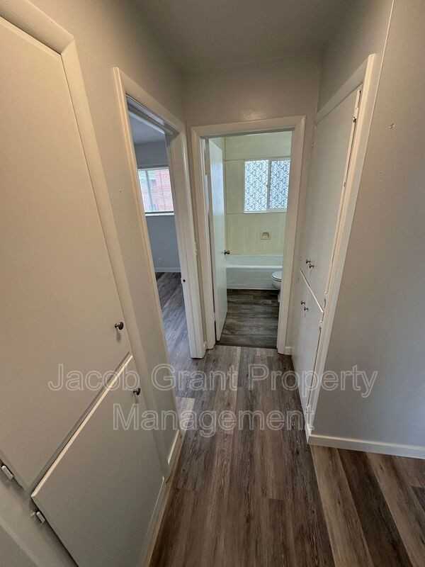 2208 Saint Clair Rd - Photo 6 of 10