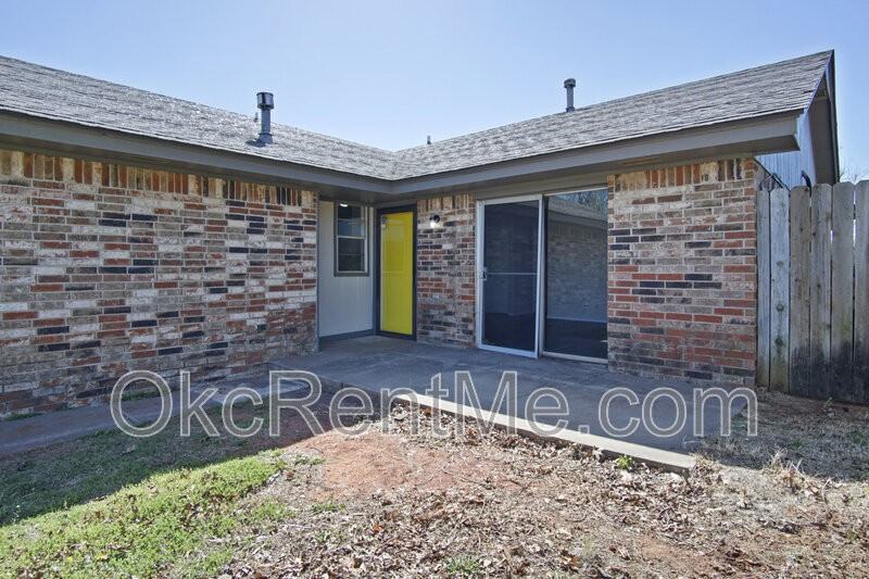 7010 Woodlake Dr - Photo 3 of 23