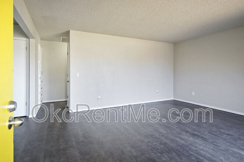 7010 Woodlake Dr - Photo 4 of 23