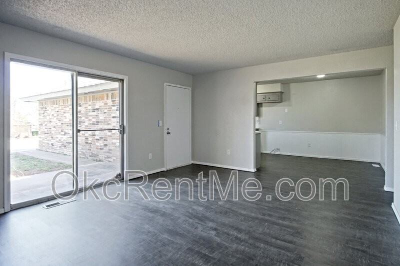 7010 Woodlake Dr - Photo 5 of 23